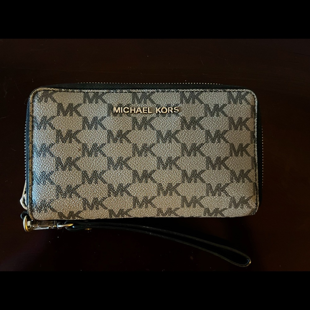 Michael Kors Women's Jet Set Travel Multifunction Wallet/Phone Case